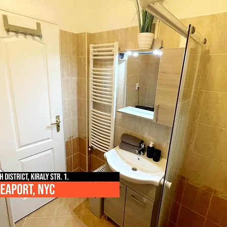 Little New York West Side * Budapest