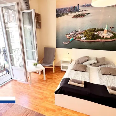 Little New York West Side Apartman